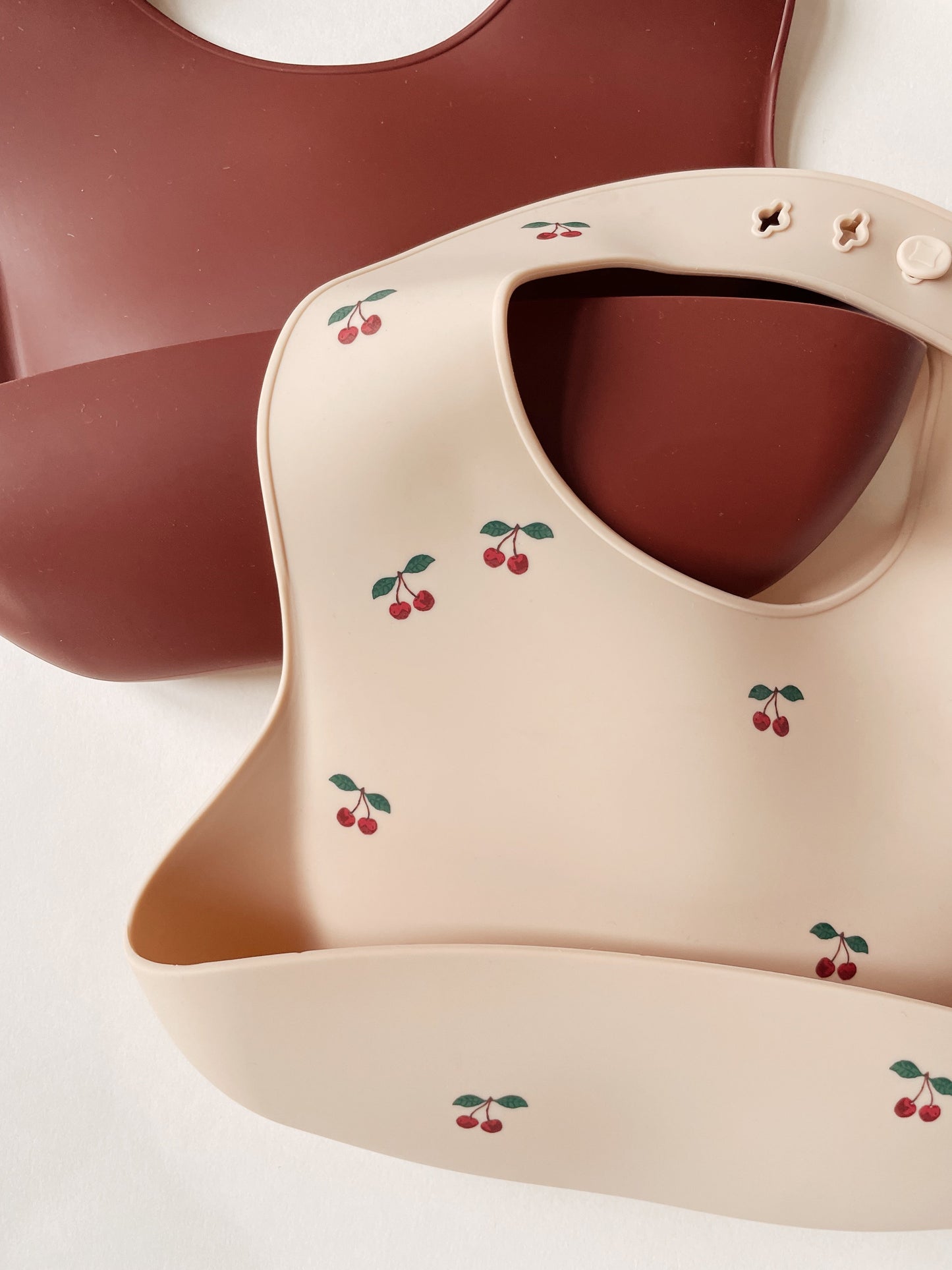 Bavoir silicone Konges Slojd Cherry/Mocca